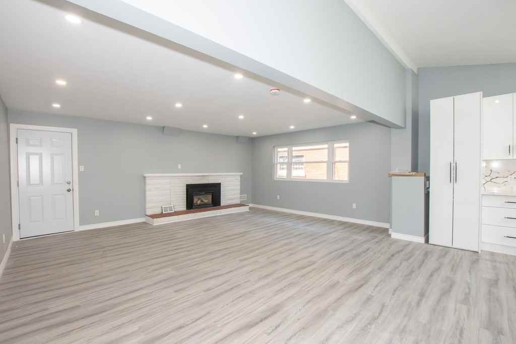 9 Larchwood Dr - Photo 4 of 32