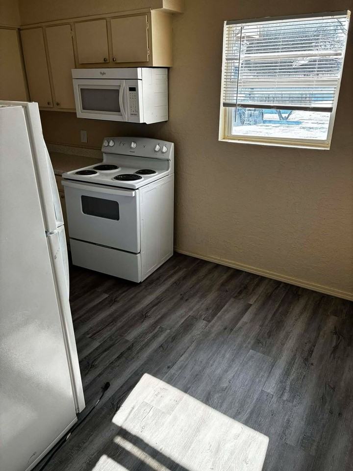 4741 NW Motif Manor Blvd - Photo 5 of 12