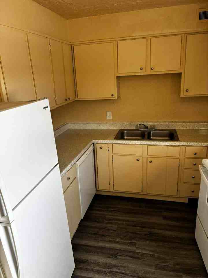 4741 NW Motif Manor Blvd - Photo 6 of 12