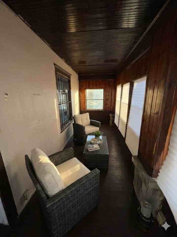 311 Oakley Ave #1 - Photo 3 of 9