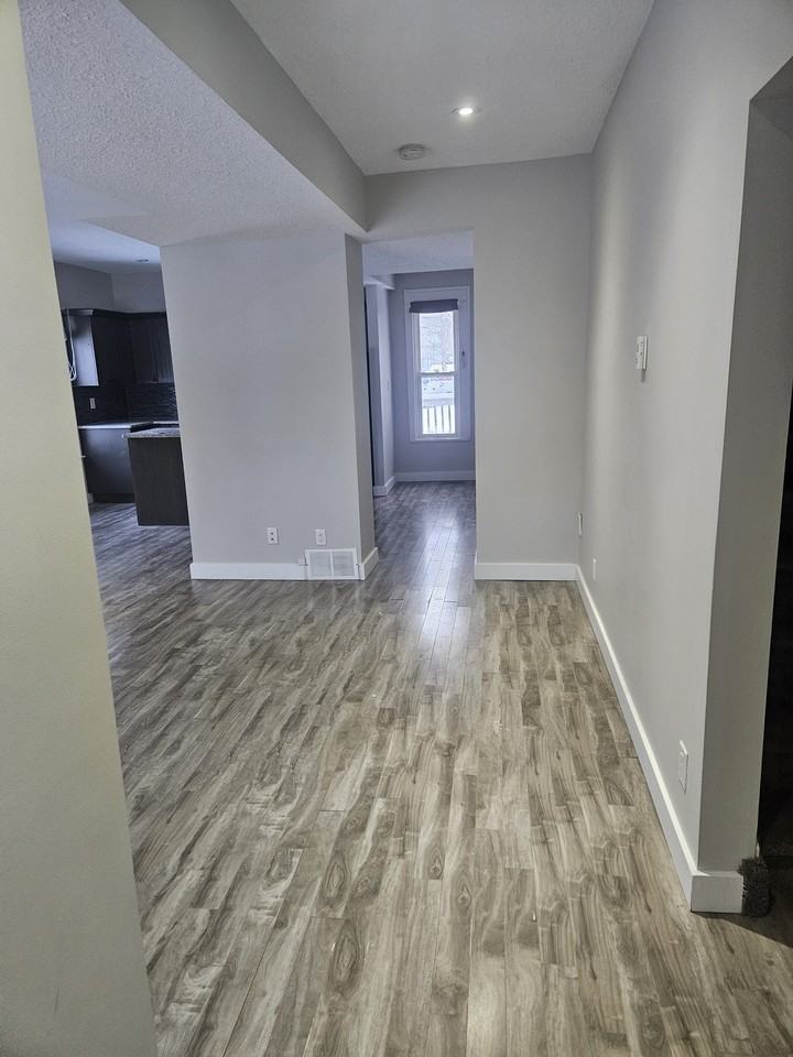 2059 Elphinstone St #1 - Photo 2 of 20