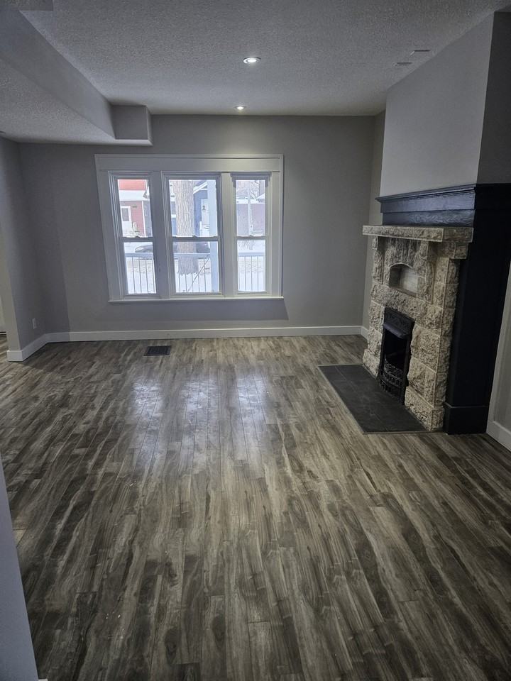 2059 Elphinstone St #1 - Photo 5 of 20