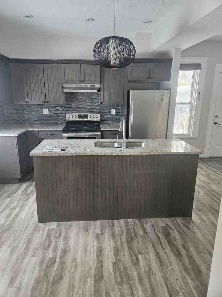 2059 Elphinstone St #1 - Photo 6 of 20