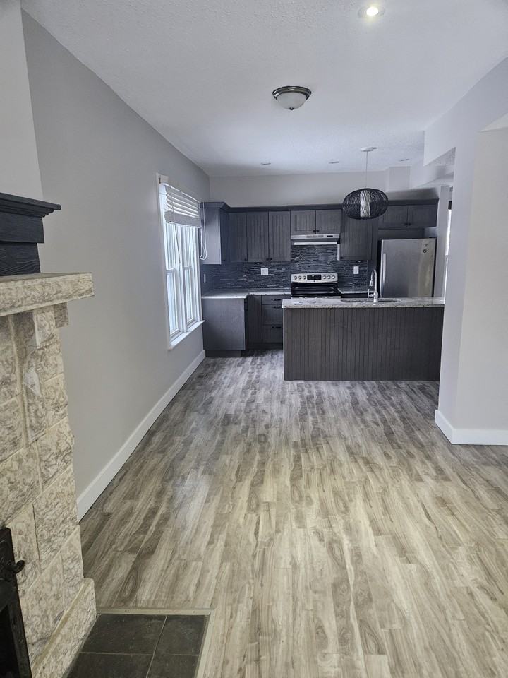 2059 Elphinstone St #1 - Photo 7 of 20