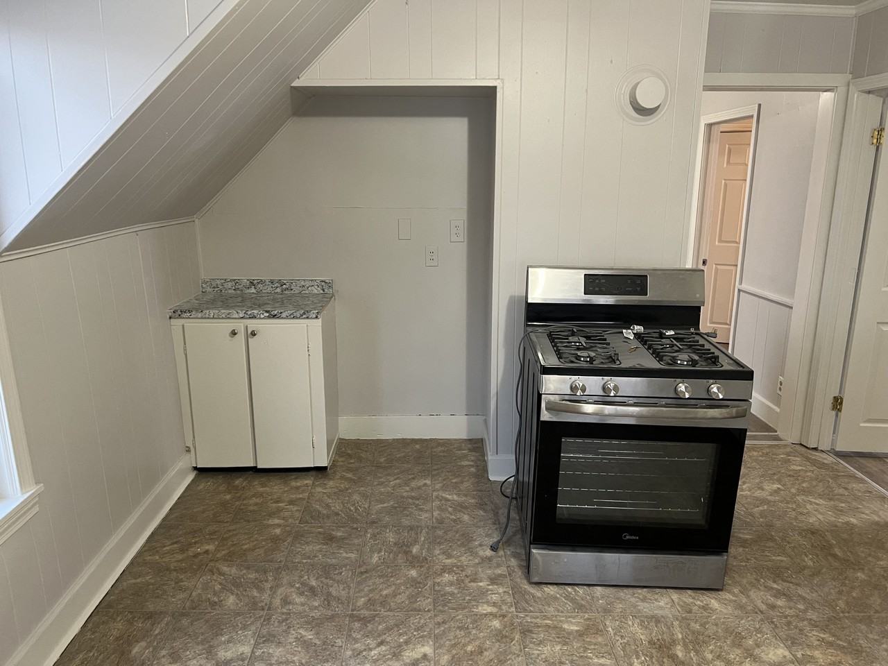 344 Cedar St Apt 3 #344-3 - Photo 5 of 7