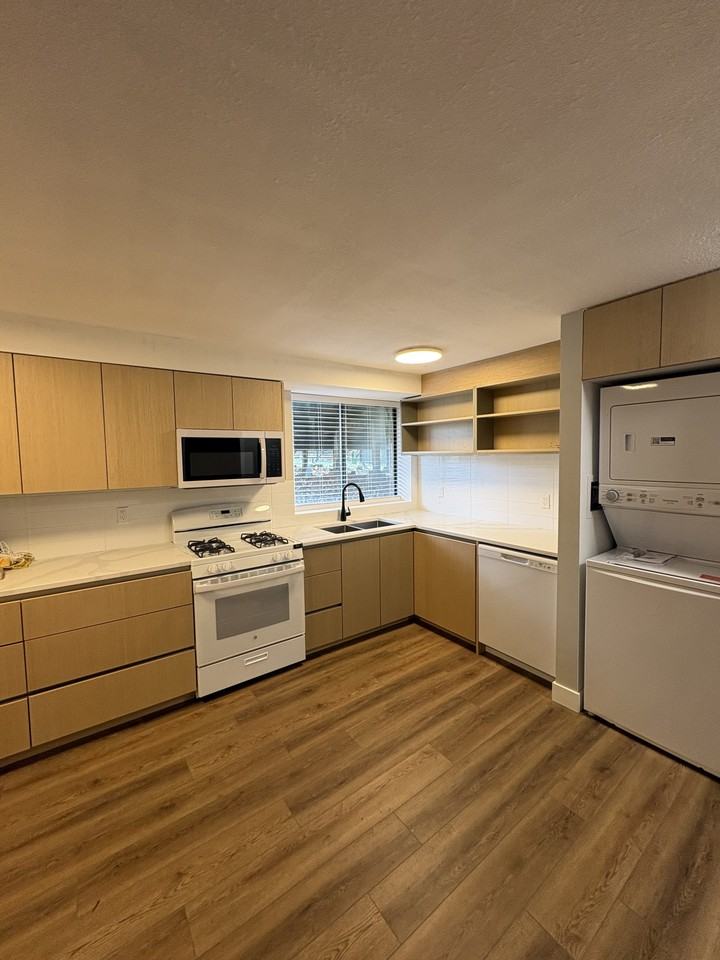 2421 Aladdin Crescent #lower