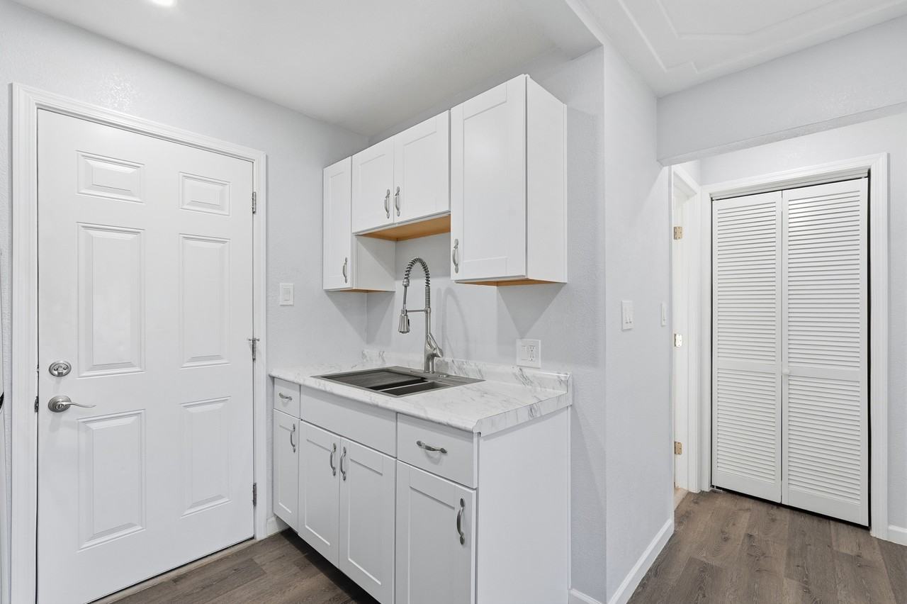 2535 N 52nd St #12 - Photo 4 of 15