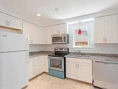 1505 Cutshaw Pl #1 - Photo 3 of 12