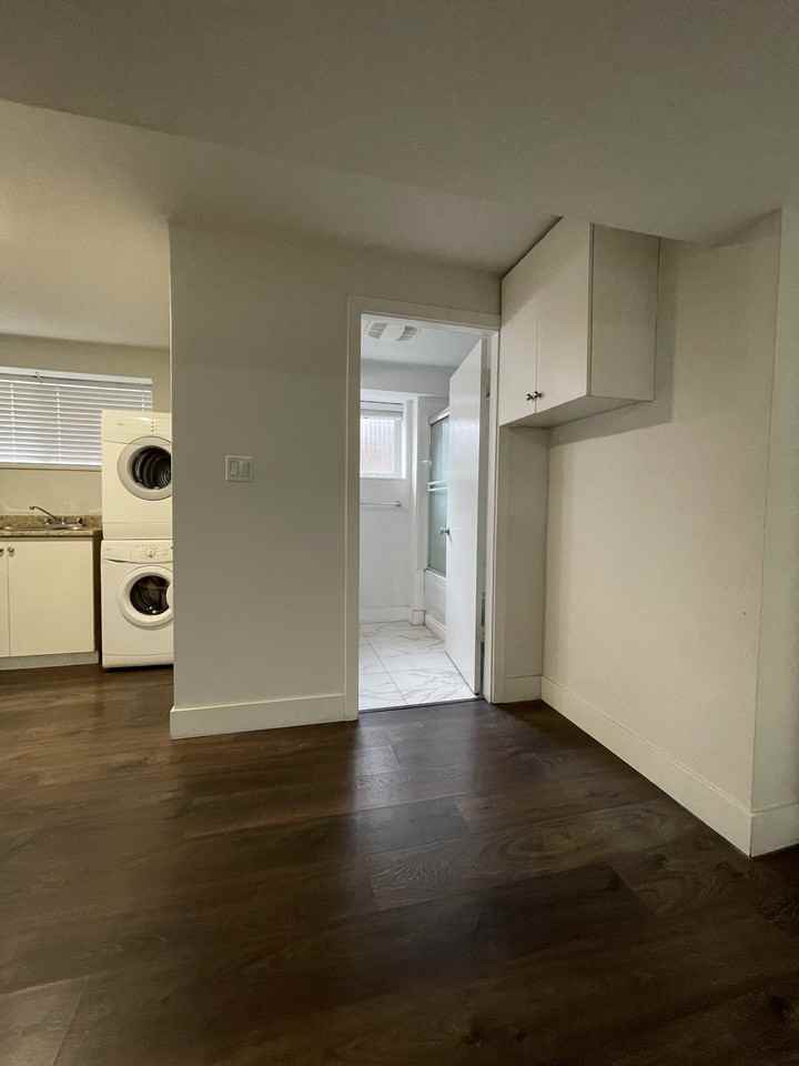 33188 Brundige Ave Bsmt 33186 - Photo 3 of 12