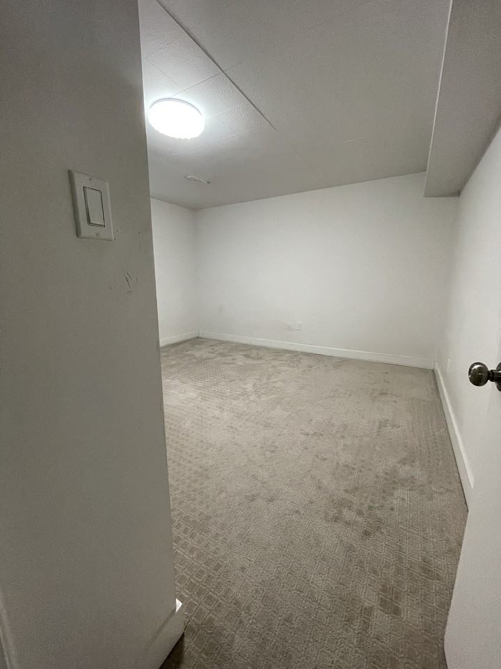 33188 Brundige Ave Bsmt 33186 - Photo 7 of 12