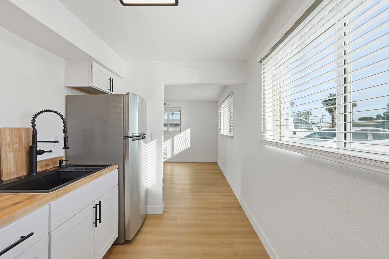 1310 N 48th Pl #1 - Photo 3 of 18