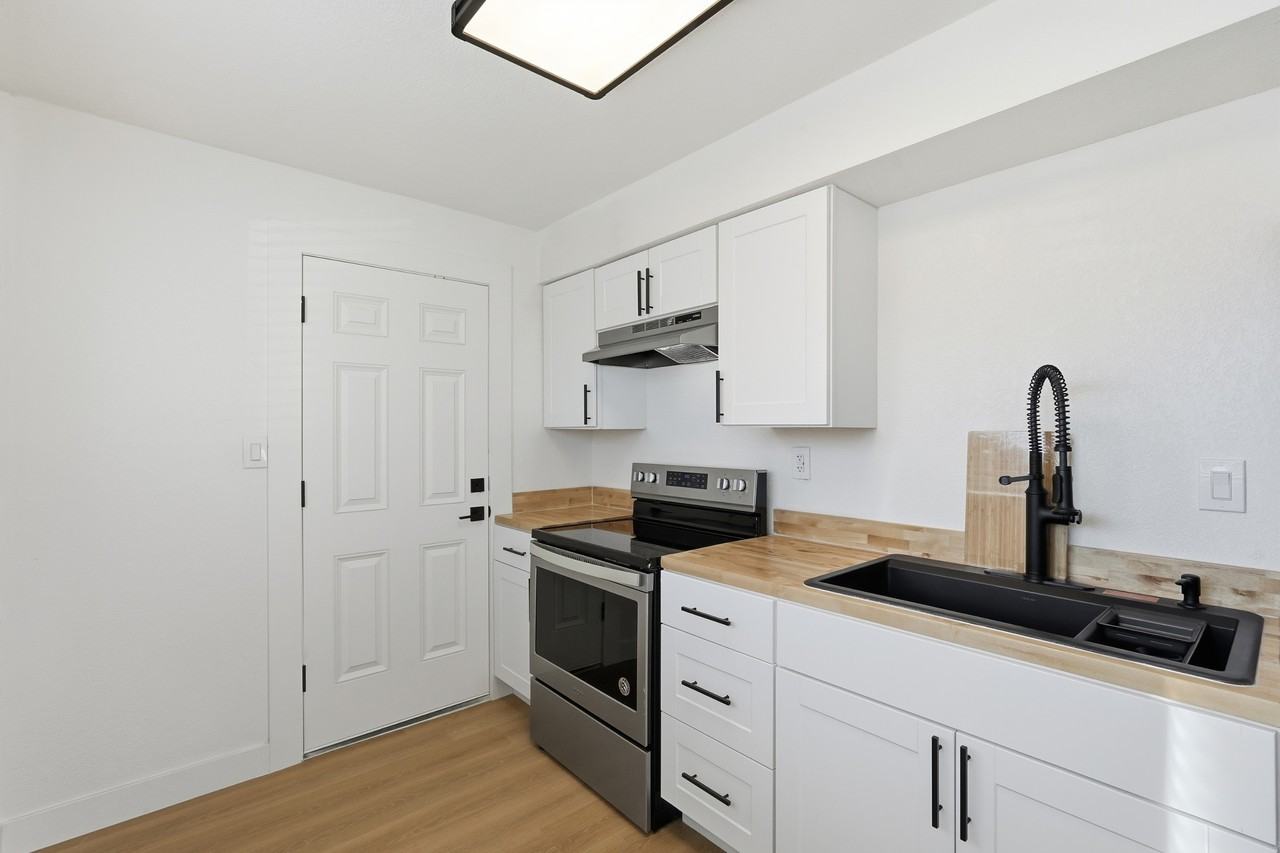 1310 N 48th Pl #1 - Photo 5 of 18