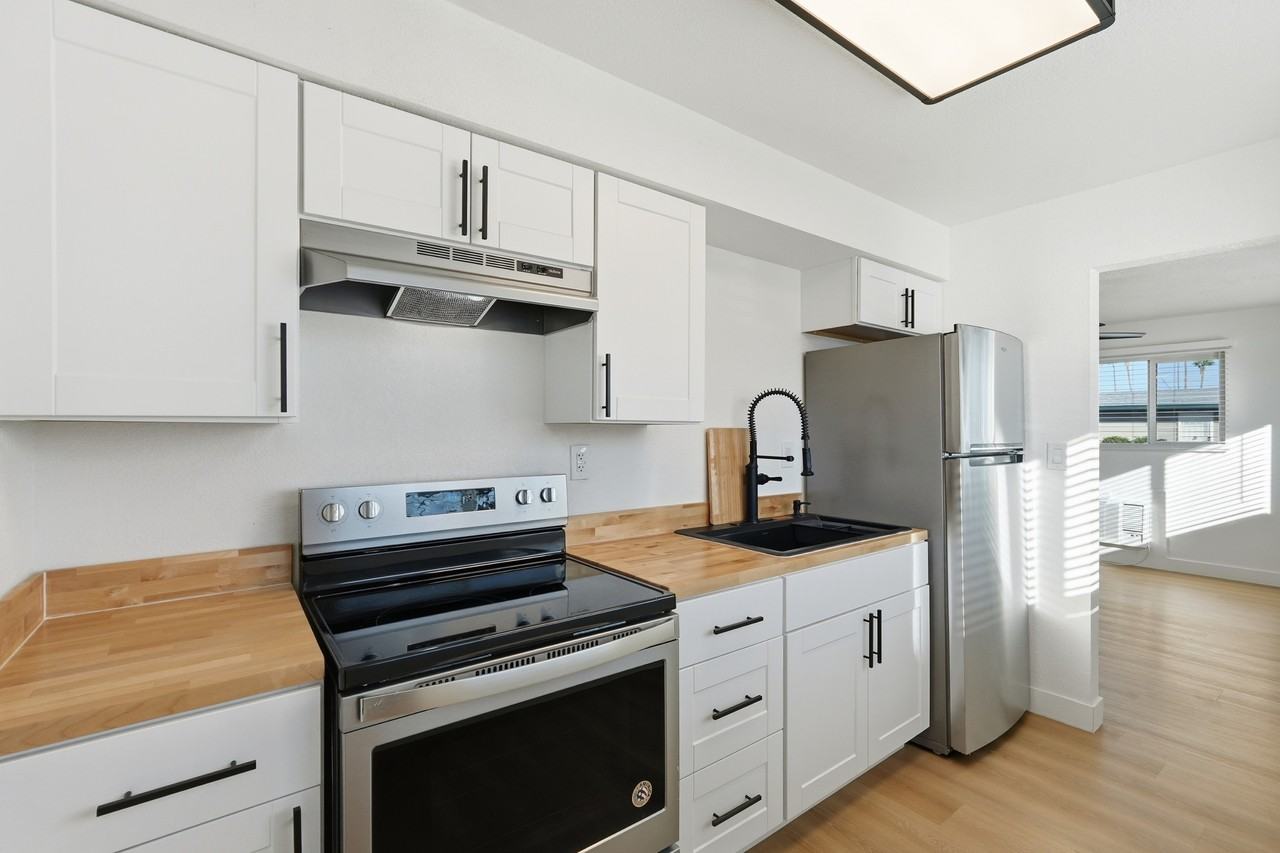 1310 N 48th Pl #1 - Photo 6 of 18