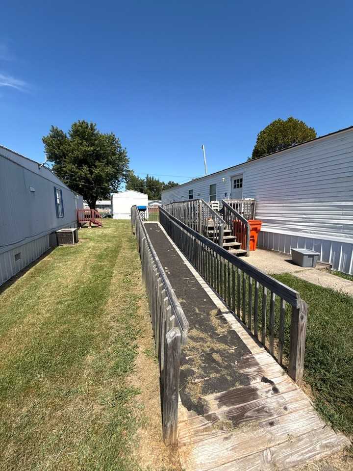 270 S Walnut St Trlr 17 - Photo 3 of 5