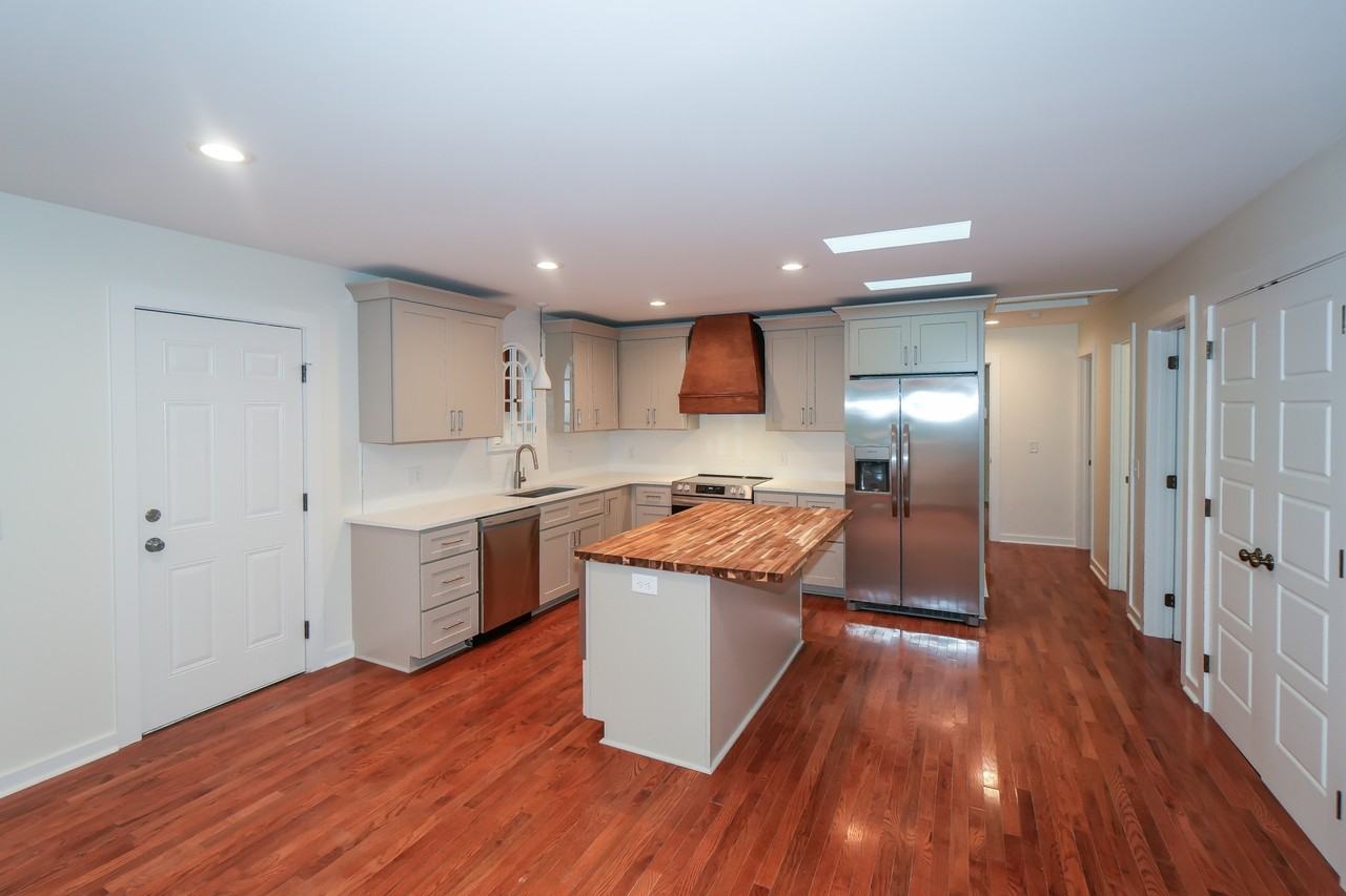 440 S May St #1 - Photo 4 of 18