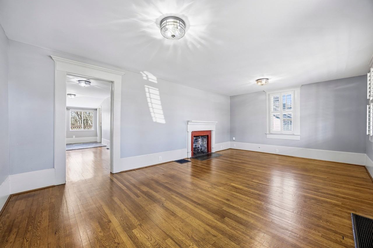 209 W Shadburn Ave #1 - Photo 3 of 20