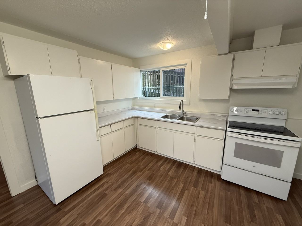 202 Derby Pl Lowr - Photo 3 of 17