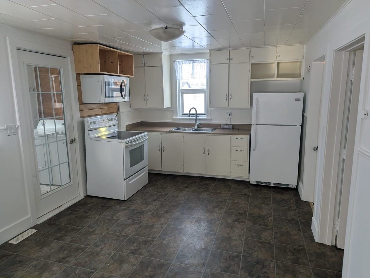 1616 102 Ave #1616 - Photo 2 of 12