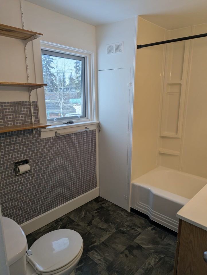 1616 102 Ave #1616 - Photo 4 of 12