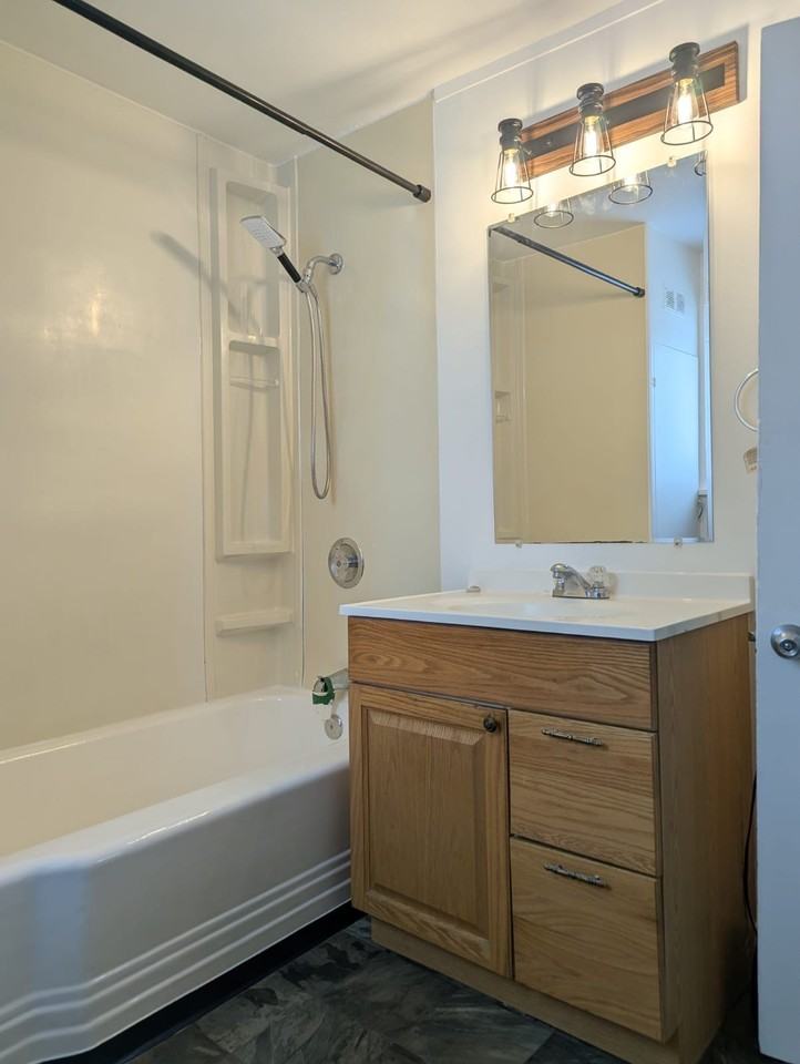 1616 102 Ave #1616 - Photo 5 of 12