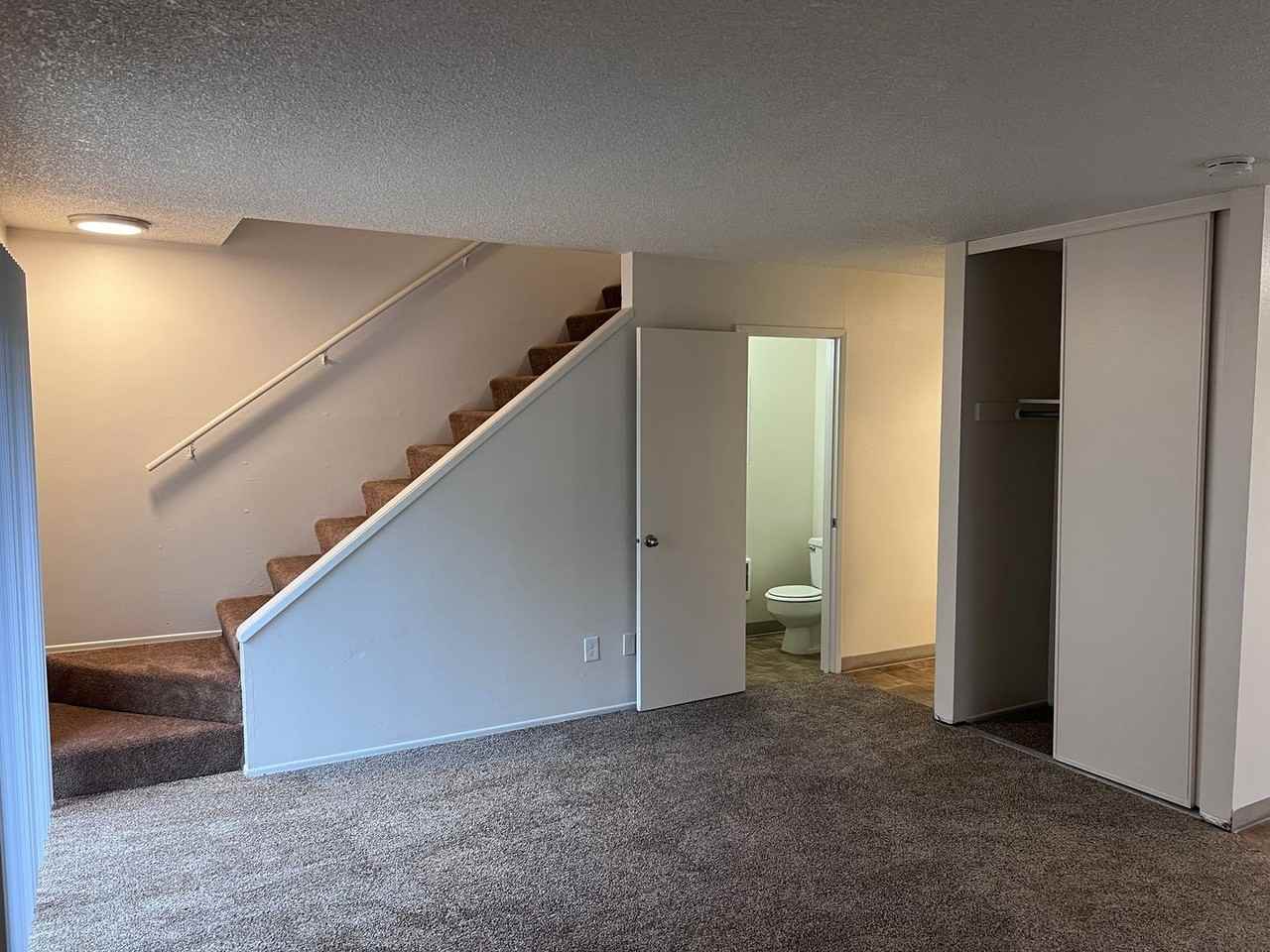 King Manor in Milwaukie - Photo 7 of 14