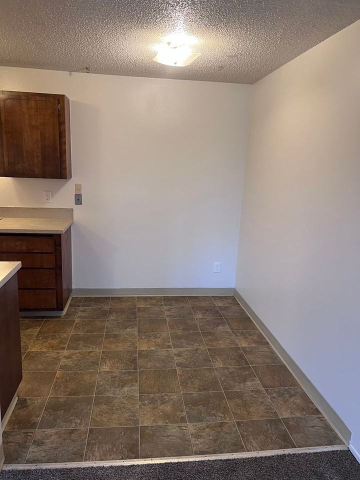 King Manor in Milwaukie - Photo 2 of 20