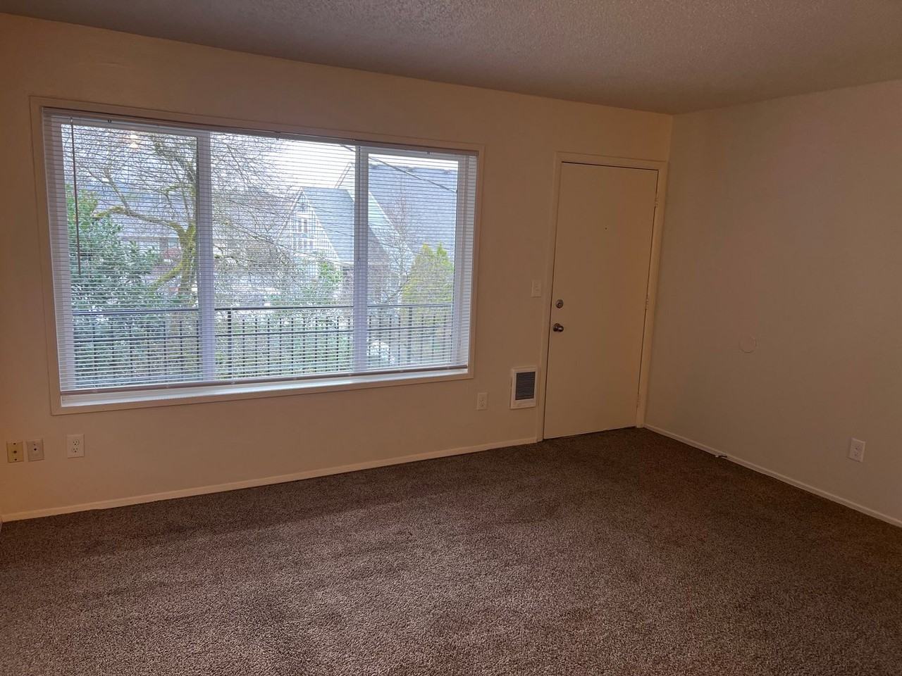 King Manor in Milwaukie - Photo 3 of 20