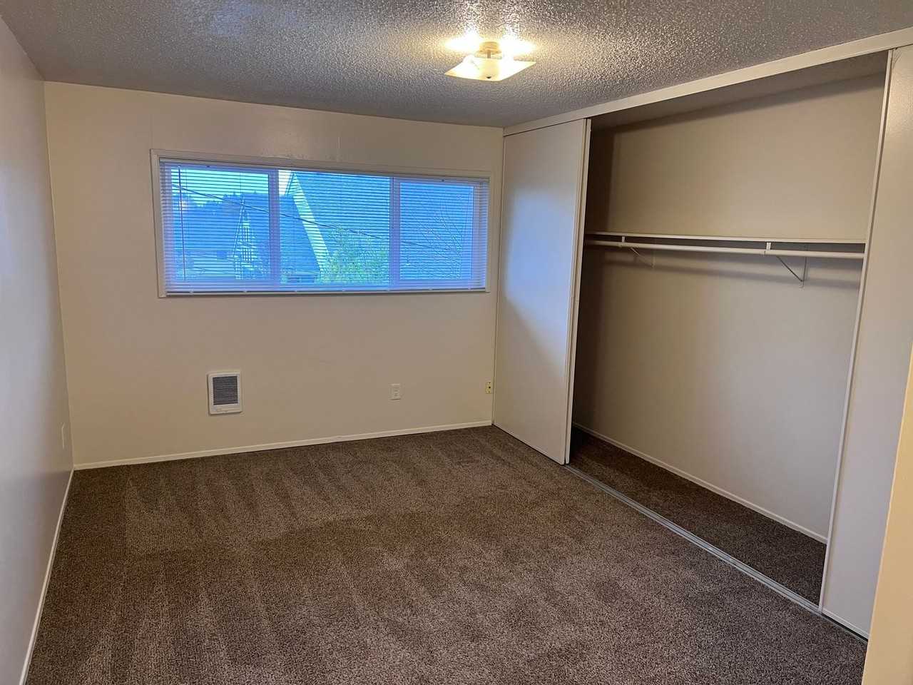 King Manor in Milwaukie - Photo 5 of 20