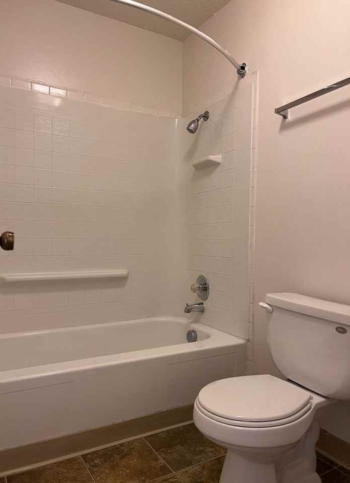 King Manor in Milwaukie - Photo 7 of 20