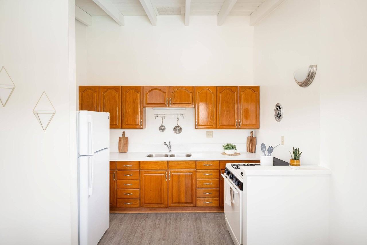 Desert Spa Apartments - Photo 3 of 50