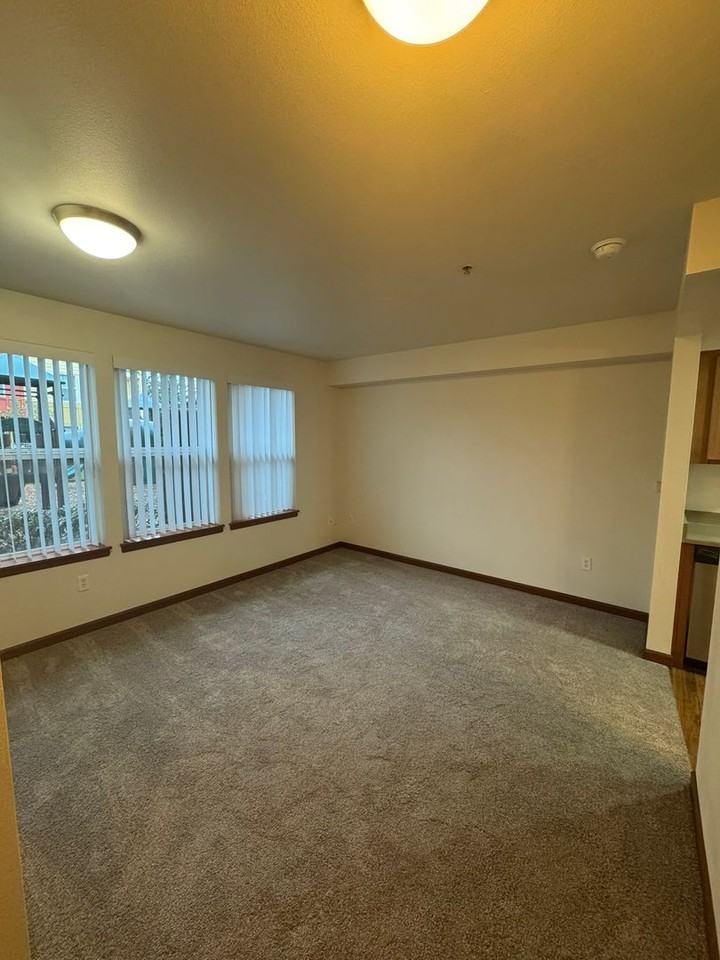 21428 International Boulevard - Photo 2 of 28