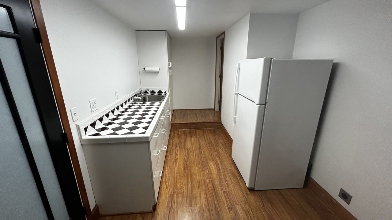 415 Se Jackson St #1 - Photo 3 of 10