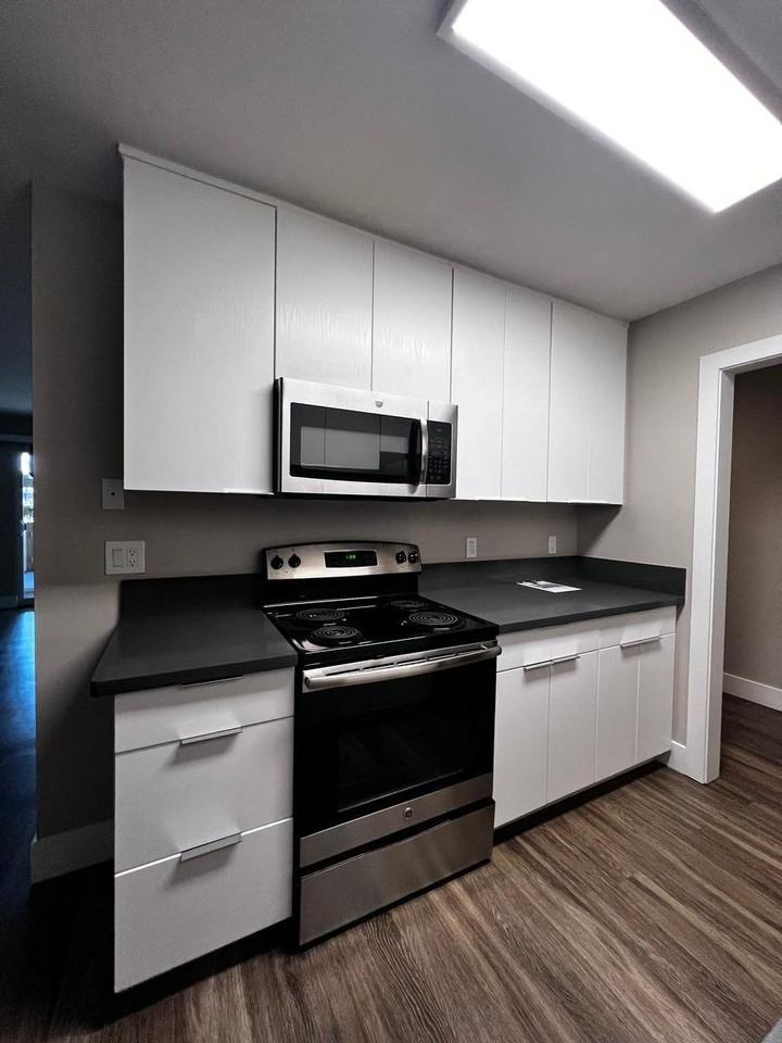 900 E Hillsdale Blvd - Photo 7 of 50