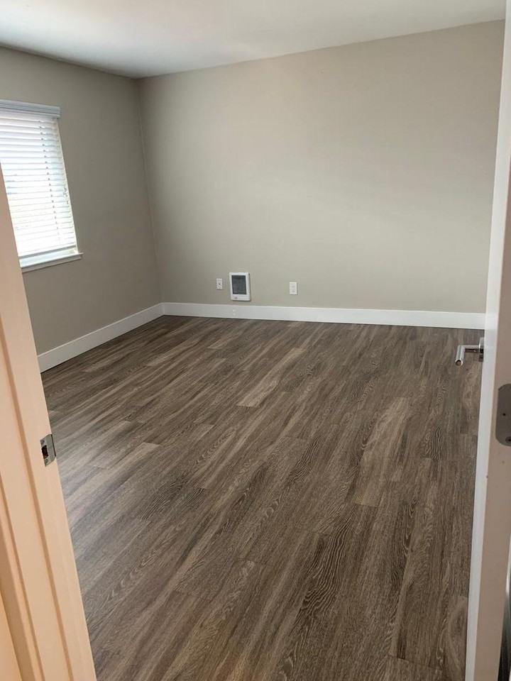 900 E Hillsdale Blvd - Photo 4 of 50