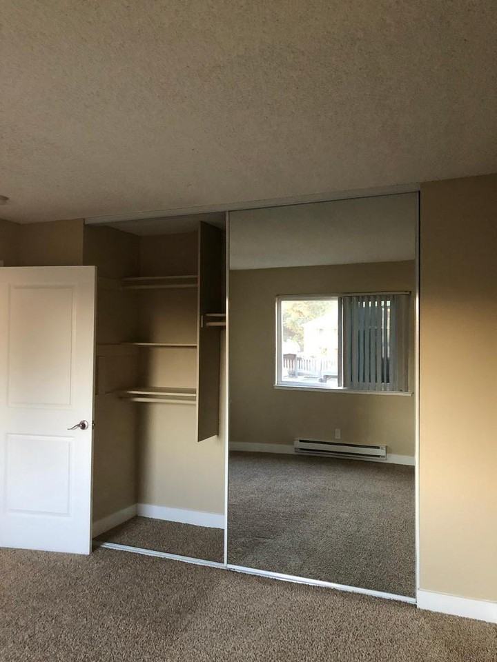 900 E Hillsdale Blvd - Photo 4 of 50