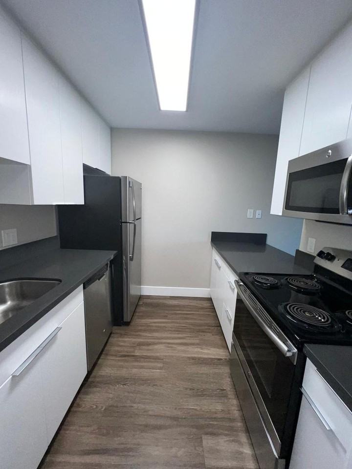 900 E Hillsdale Blvd - Photo 5 of 50