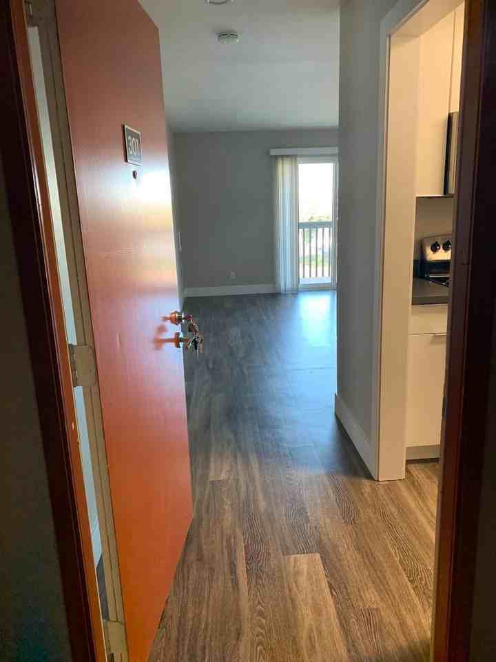 900 E Hillsdale Blvd - Photo 7 of 50