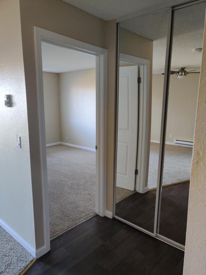 900 E Hillsdale Blvd - Photo 4 of 50