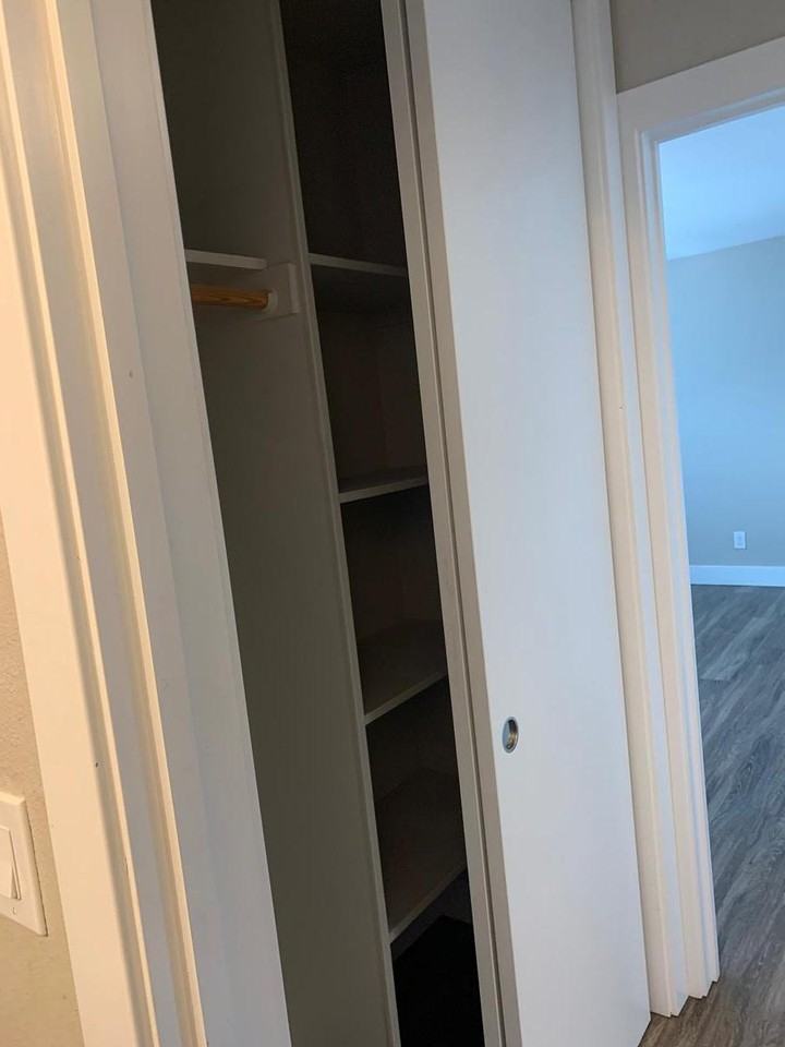900 E Hillsdale Blvd - Photo 4 of 50