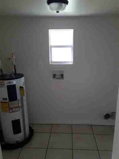 1316 W 12th St #10 - Photo 3 of 24