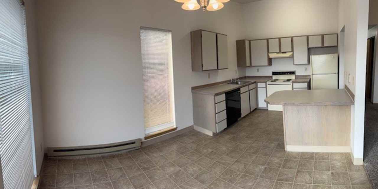 4015 - Photo 2 of 16