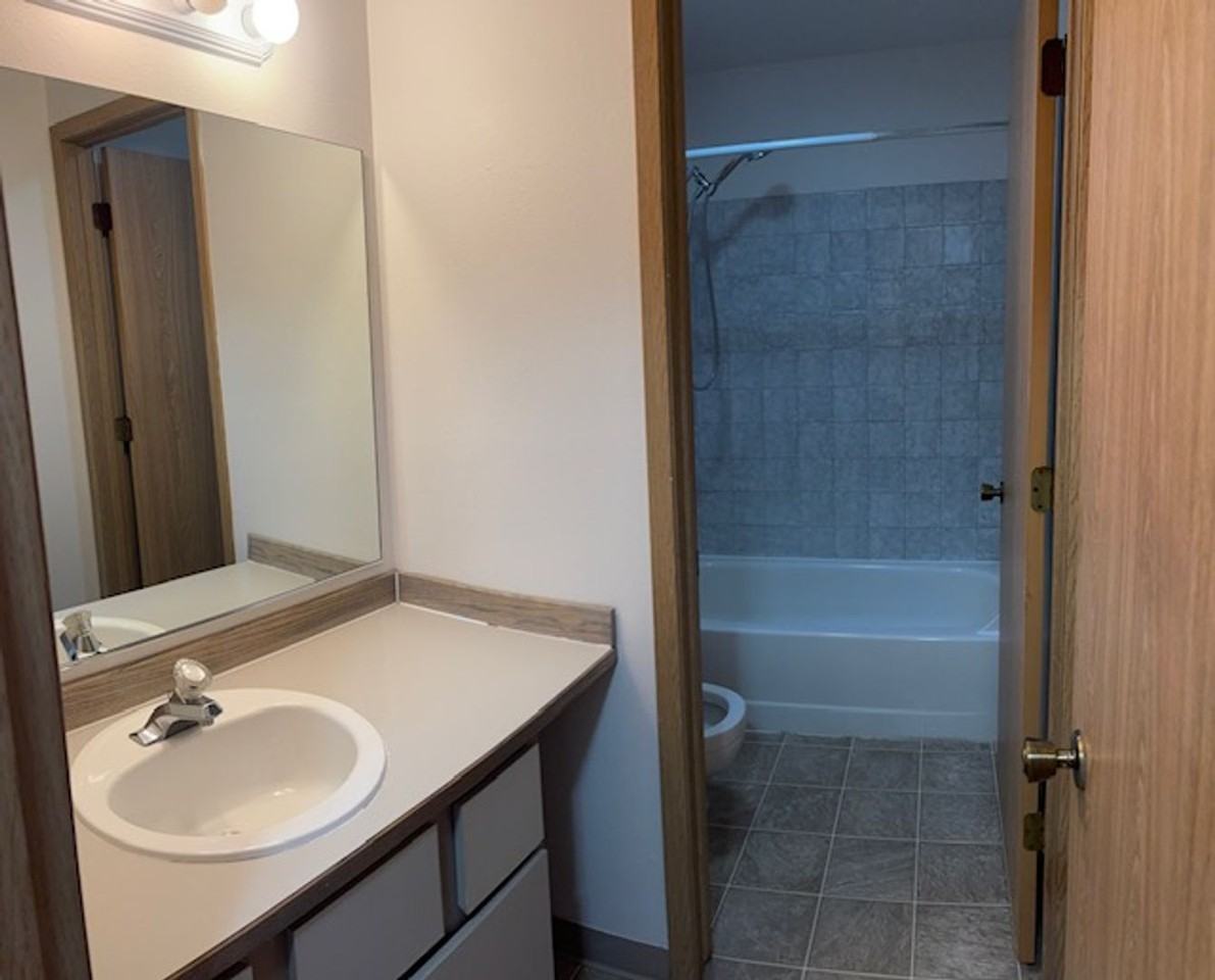 4015 - Photo 4 of 16