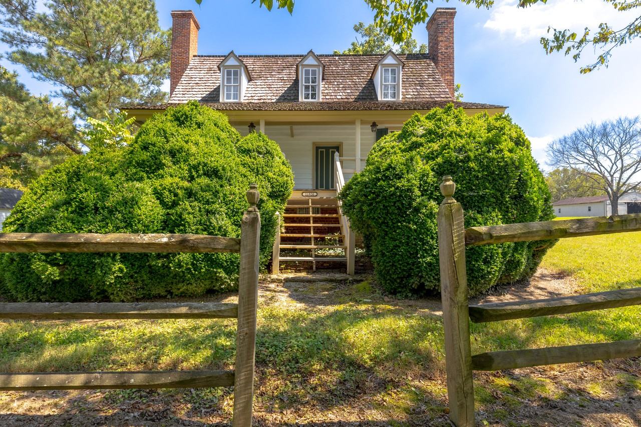 11826 Colonial Trl W #1 - Photo 2 of 42