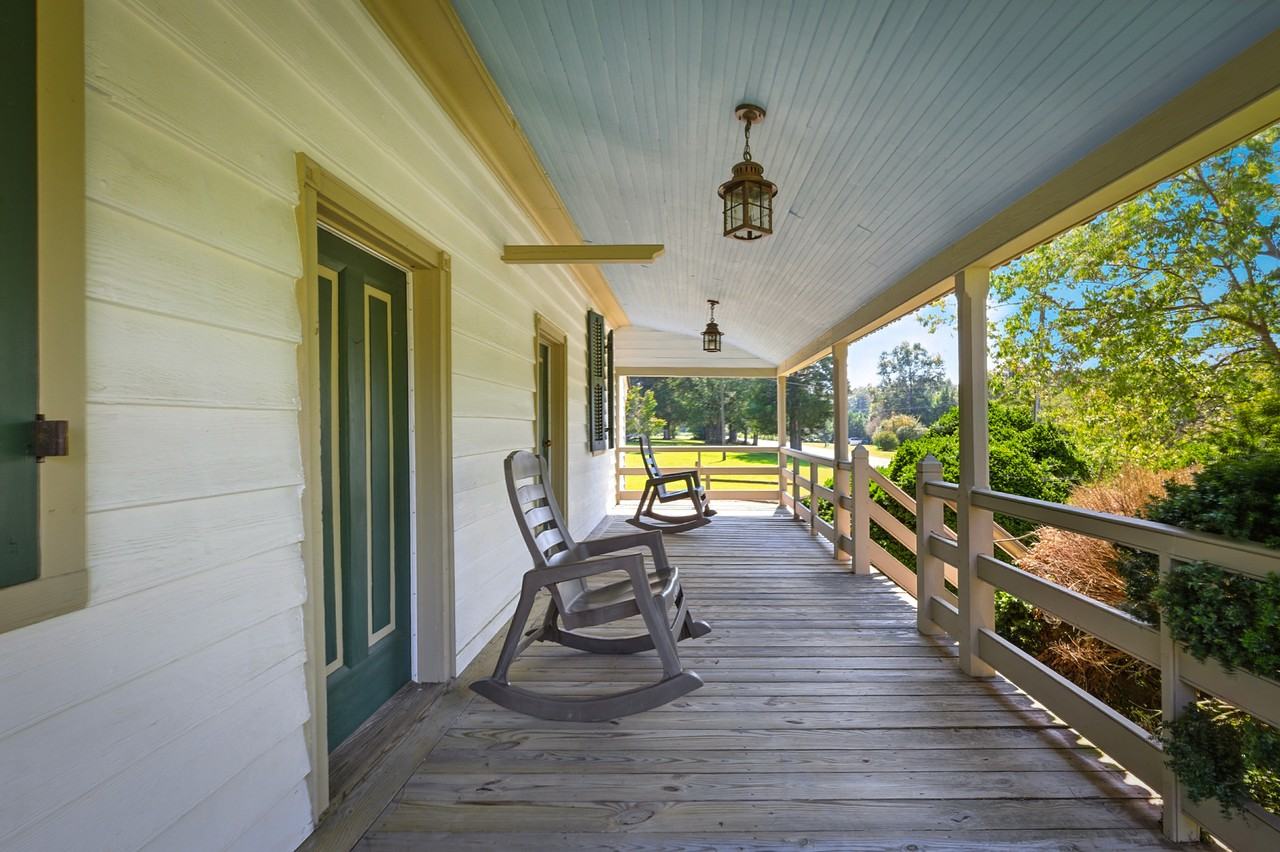 11826 Colonial Trl W #1 - Photo 3 of 42