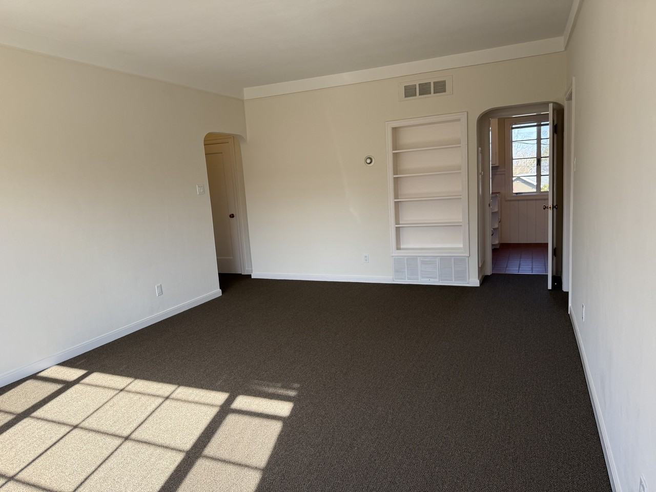 33 El Rose Dr #3 - Photo 5 of 26