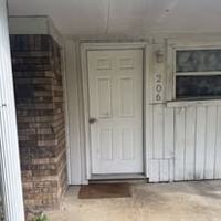 featured image of 206 E Spring St