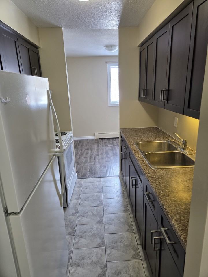 87 207-87 Westwood Drive #207 - Photo 2 of 15