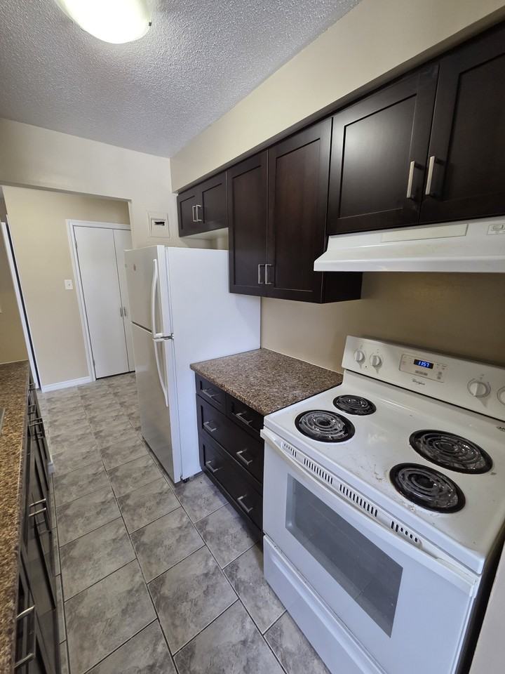 87 207-87 Westwood Drive #207 - Photo 4 of 15