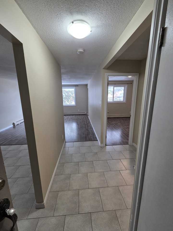 87 305-87 Westwood Drive #305