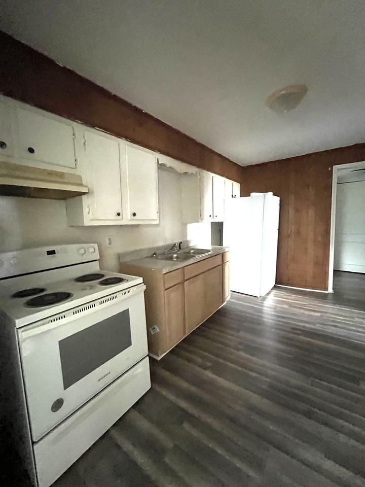 1105 N Mclemore Ave #B - Photo 4 of 9